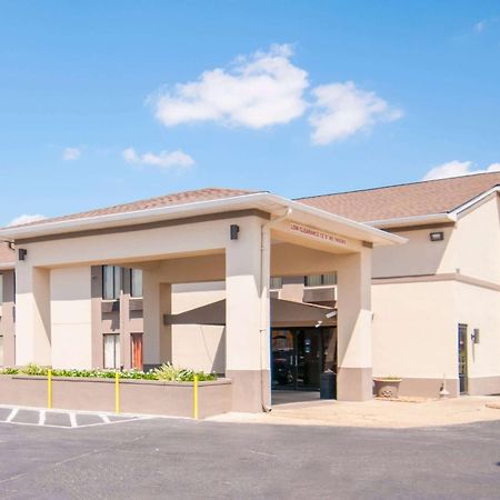 Howard Johnson By Wyndham Scott Lafayette Exterior photo