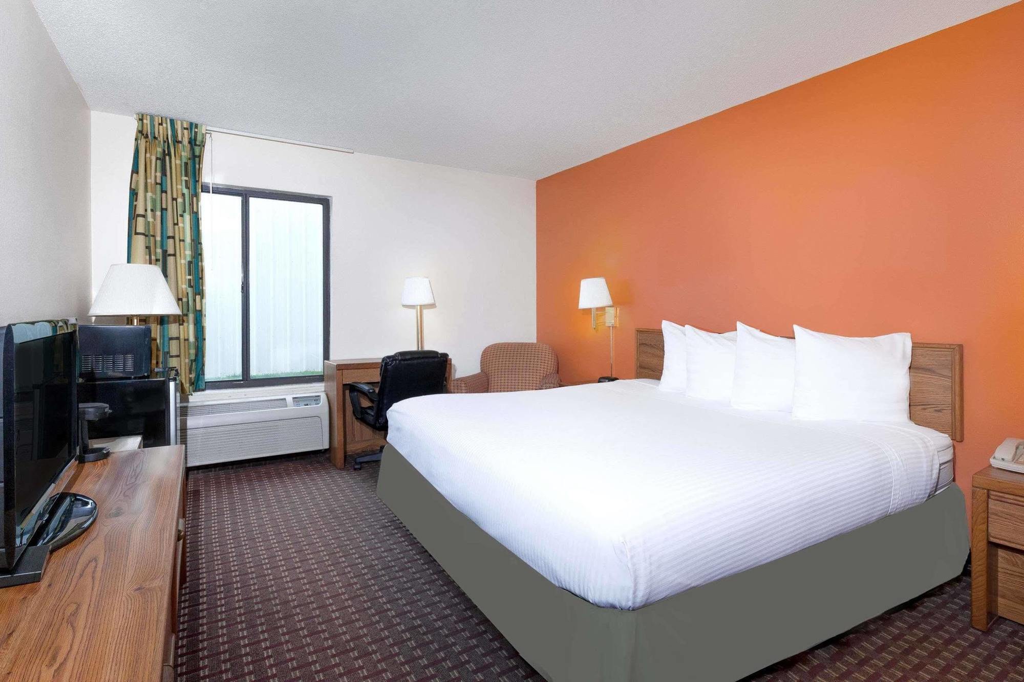 Howard Johnson By Wyndham Scott Lafayette Exterior photo